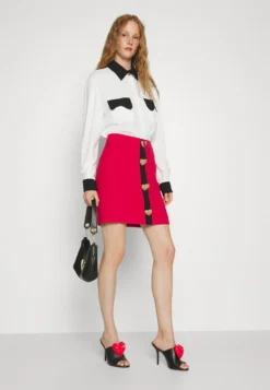 MOSCHINO Punk ButtonsMinigonnaFantasy Print Red Donna Gonne 6MO21B010-G11 -ESPRIT Vendite 07e4903dc232461c8f86e432f851bcee scaled