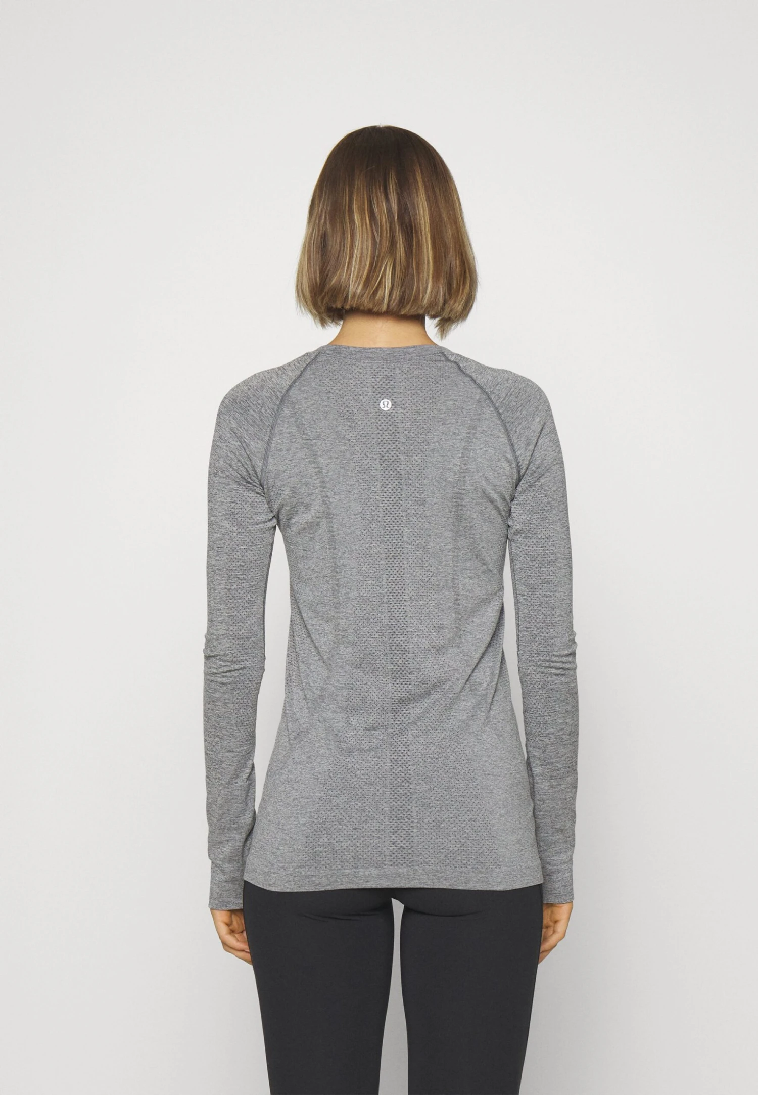 Lululemon Swiftly Tech 2 0Maglietta A Manica LungaSlate White Donna T-shirt E Top LLS41D00S-C11 4 Lululemon Swiftly Tech 2 0Maglietta A Manica LungaSlate White Donna T-shirt E Top LLS41D00S-C11 - immagine 4