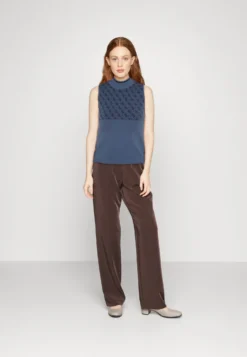 Guess TopBlackened/Blue Donna T-shirt E Top GU121E0XY-K11 -ESPRIT Vendite 1e980d621d2a4cbba1c884feb1b8c297 scaled