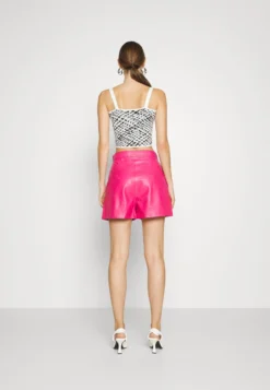 RIANI Shorts - Pink Kiss -ESPRIT Vendite 21d8948d148b433f8492fc236fb4e49e scaled