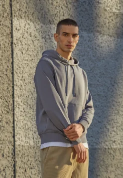 Calvin Klein Jeans Repeat Logo Hoodie UnisexFelpaFossil Grey Donna Felpe C18210042-C11 -ESPRIT Vendite 37c75e1c100142b1834766e54a9b915c scaled