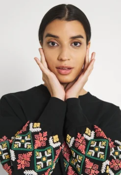 ONLY Onlbrooke O-Neck FlowerFelpaBlack Donna Felpe ON321J0NV-Q12 -ESPRIT Vendite 391f0202ea5846ae87b0a86dd6a8b9b5 scaled