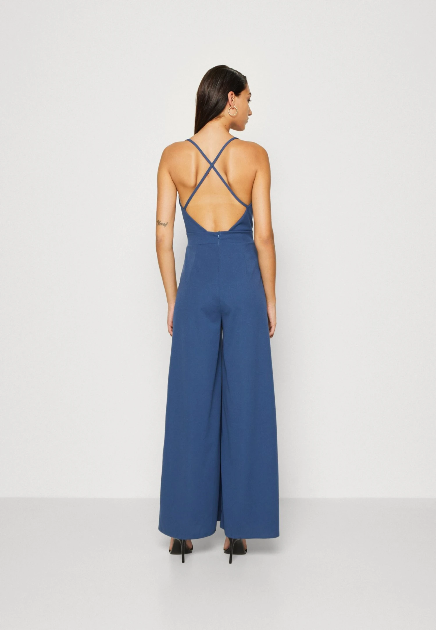 Wal G Aiden Cross BackTuta JumpsuitDenim Blue Donna Tute Jumpsuit WG021T093-K11 3 Wal G Aiden Cross BackTuta JumpsuitDenim Blue Donna Tute Jumpsuit WG021T093-K11 - immagine 3