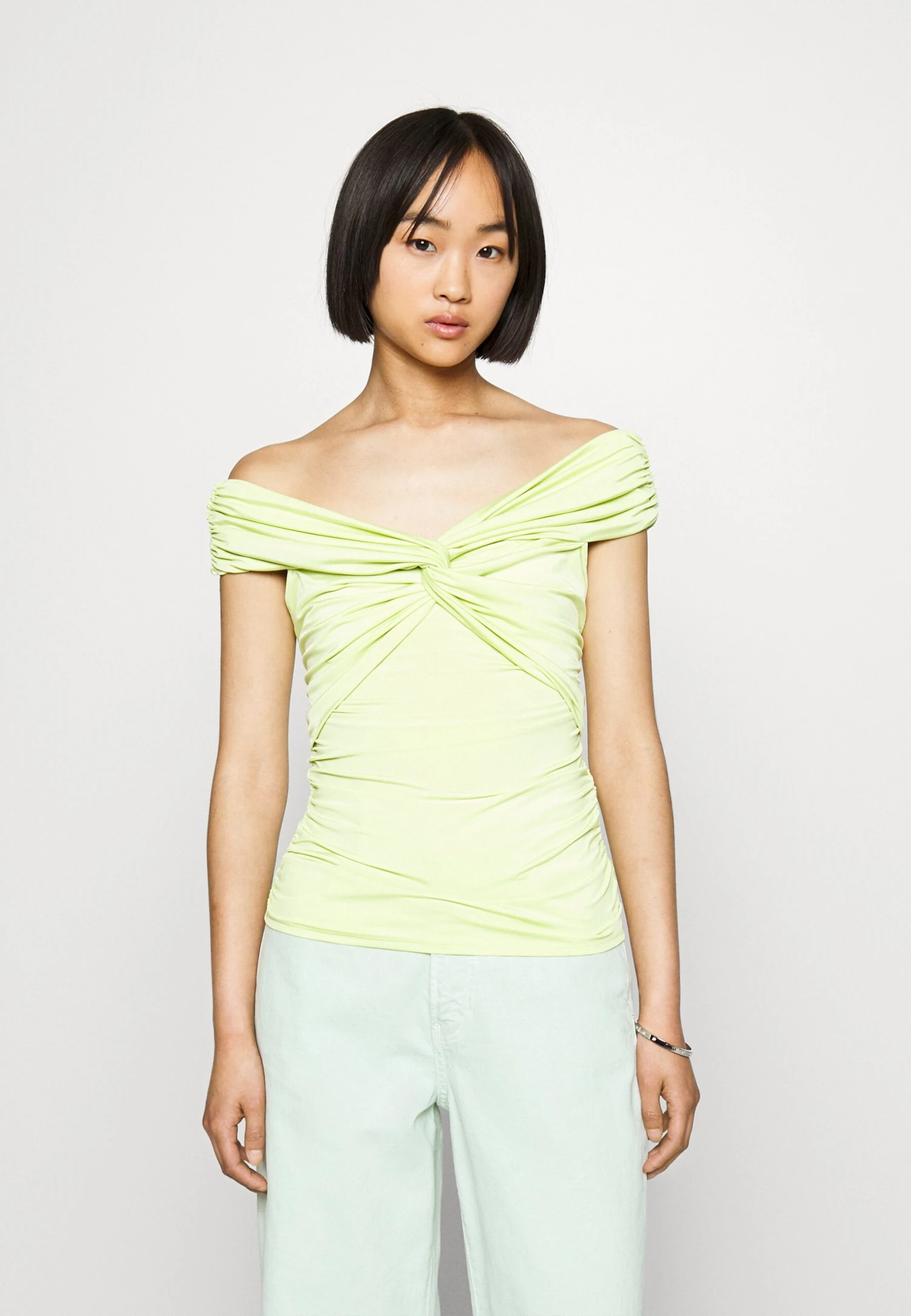 Twisted Off ShoulderT-Shirt Con StampaLime Sherbet Donna T-shirt E Top GIL21D00Q-M11 1 Twisted Off ShoulderT-Shirt Con StampaLime Sherbet Donna T-shirt E Top GIL21D00Q-M11
