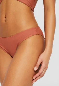 URBAN CLASSICS BikiniTerracotta Donna Moda Mare UR681L000-O11 -ESPRIT Vendite 649a5aa328274e6197d27e6a5b5e731b scaled