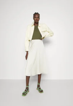 Prima pagina -ESPRIT Vendite 6c8d6463271f45adb35da1412d2f22df scaled