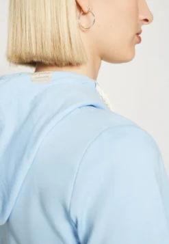 Ragwear PayaFelpa Con ZipLight Blue Donna Felpe R5921J0LO-K11 -ESPRIT Vendite 704323f6e41b452fa15edaaa56963acf scaled