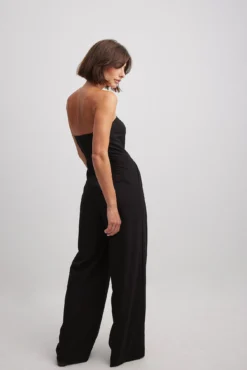 NA-KD Josefine BandeauTuta JumpsuitBlack Donna Tute Jumpsuit NAA21T02I-Q11 -ESPRIT Vendite 790cf4c399624975ad0a613935dadd2b