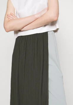 Max Mara Leisure FootingGonna A CampanaVerde Salvia Donna Gonne M1X21B017-B11 -ESPRIT Vendite 7f29d9929d6b4d94983fcacc1083be0f scaled