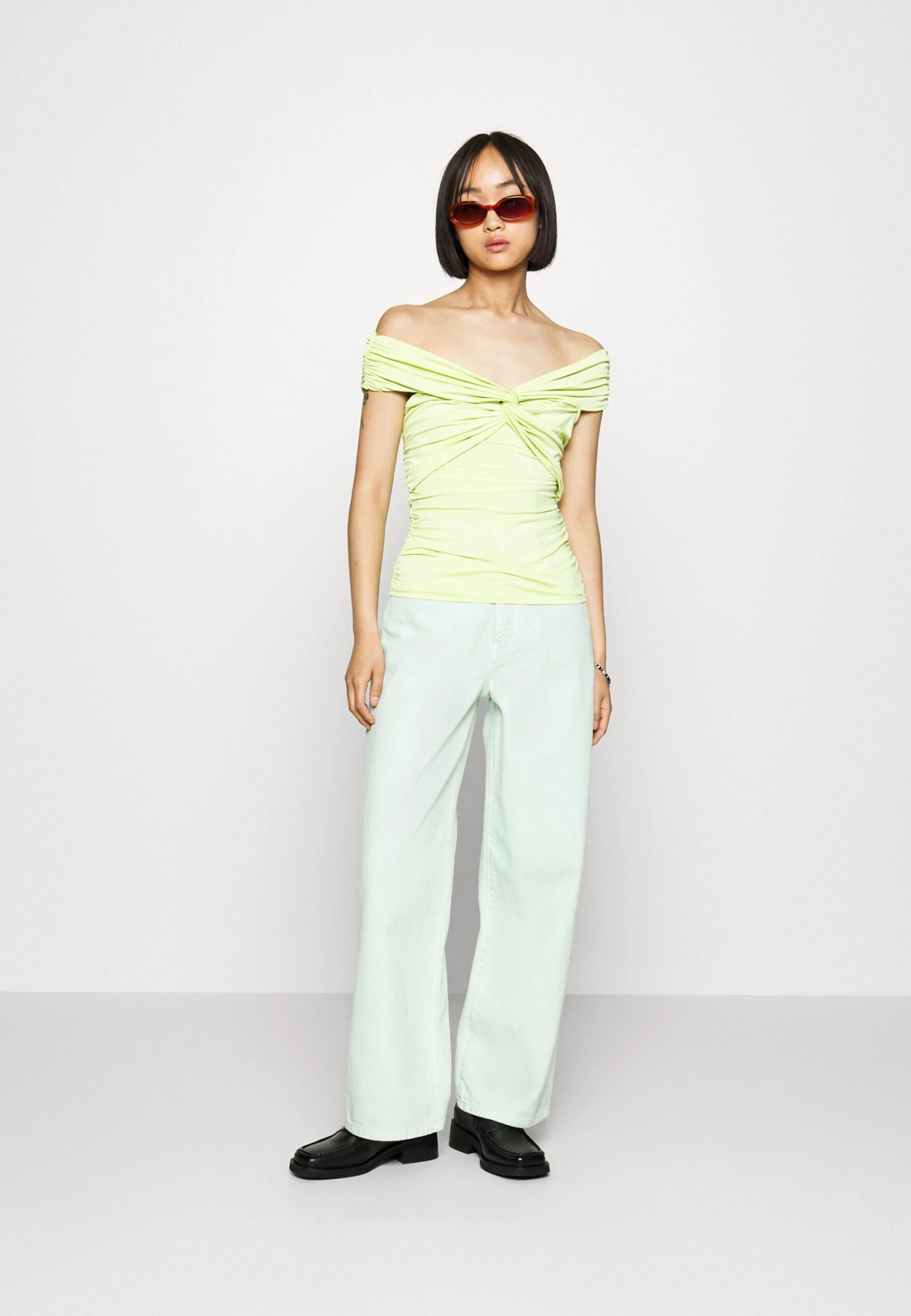 Twisted Off ShoulderT-Shirt Con StampaLime Sherbet Donna T-shirt E Top GIL21D00Q-M11 2 Twisted Off ShoulderT-Shirt Con StampaLime Sherbet Donna T-shirt E Top GIL21D00Q-M11 - immagine 2