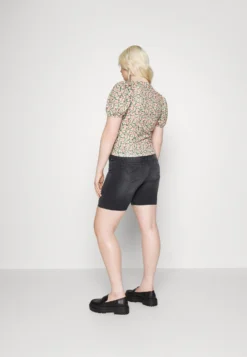 ONLY CARMAKOMA Carlaola Reg Dest Shorts Di JeansBlack Donna Shorts ONA21S021-Q11 -ESPRIT Vendite 8b7d7d288d784b8d9b64f35d3f95a9e4 scaled