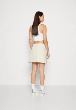 Nike Sportswear Track SkirtMinigonnaSanddrift/Khaki/Sail/Baroque Brown Donna Gonne NI121B01F-B11 -ESPRIT Vendite 8fa6200feb764a9d9e1fd42849b701c3 scaled