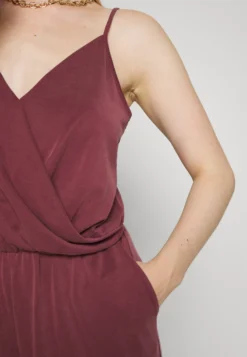 Monki Tuta JumpsuitRed Dark Donna Tute Jumpsuit MOQ21T02Y-G12 -ESPRIT Vendite 99fdf9c34ec04e3aae80466e8a1d0209 scaled