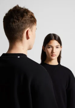 BERSHKA Round Neck - Felpa - Black -ESPRIT Vendite 9cf7ba5a96bf4d6b89703e95a6874d94 scaled