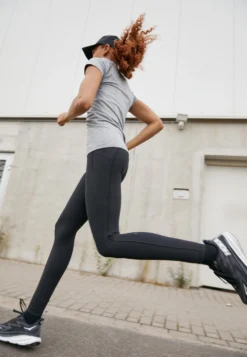 Nuove versioni -ESPRIT Vendite a7018514ba284f799eb21f273f62815b scaled