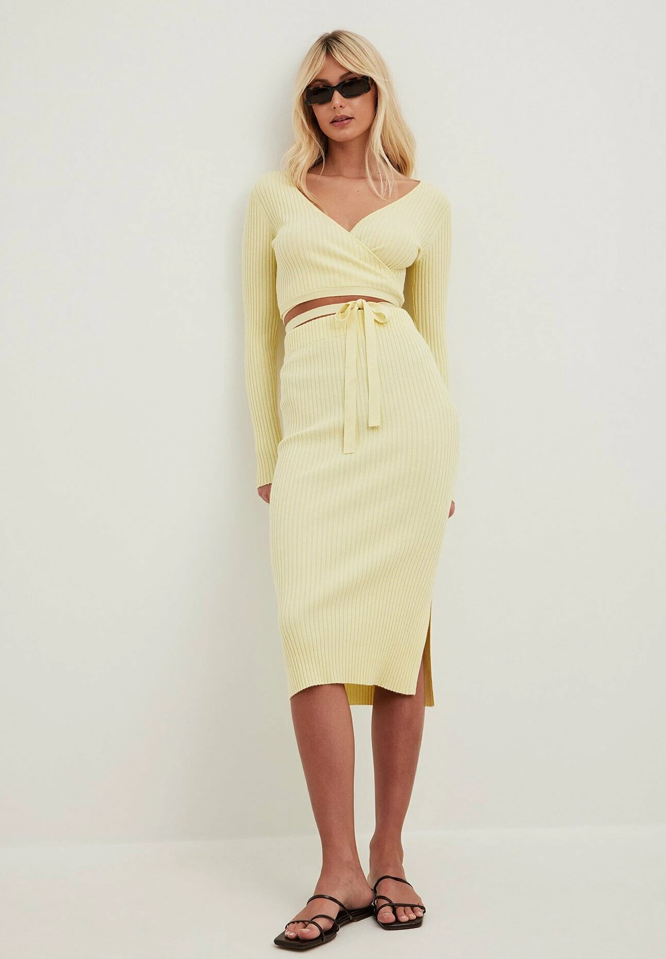 NA-KD Mit Langen Ärmeln Und WickeldetailTopLight Yellow Donna T-shirt E Top NAA21D188-E11 1 NA-KD Mit Langen Ärmeln Und WickeldetailTopLight Yellow Donna T-shirt E Top NAA21D188-E11