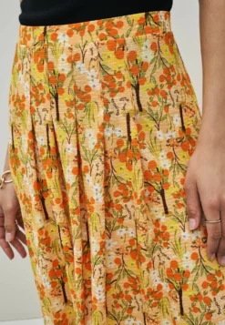 Next Pleat Front Detail- Gonna A Pieghe - Orange Ditsy -ESPRIT Vendite afca80a1e08b46b3b3d79c20213a9eb2 scaled