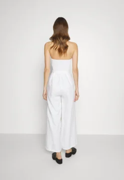 Faithfull The Brand AlegriasTuta JumpsuitWhite Donna Tute Jumpsuit F0O21T002-A11 -ESPRIT Vendite b2284db1f28640079475383d2aa8984c scaled