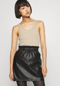 Vero Moda Petite Vmmontana ShortGonna A CampanaBlack Donna Gonne VM021B03S-Q11 -ESPRIT Vendite b8ace22724af473ca4ce5b752b9b4340 scaled