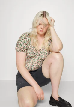 ONLY CARMAKOMA Carlaola Reg Dest Shorts Di JeansBlack Donna Shorts ONA21S021-Q11 -ESPRIT Vendite b9420f89334c410ba6d0c8c4e2ee5b0d scaled