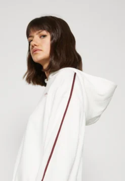 Pepe Jeans BibiFelpa Con CappuccioMousse Donna Felpe PE121J08R-A11 -ESPRIT Vendite bcdde85760254a749d0cf6afb20cac31 scaled