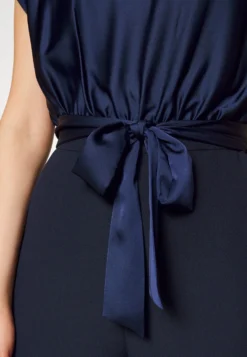 SWING Tuta Jumpsuit - Navy -ESPRIT Vendite be86836bc1574b689816023e57072b78 scaled