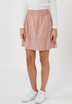 Moves Kia - Gonna A Campana - Adobe Rose