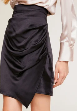 Corta Con DrappeggioGonna A CampanaNero Donna Gonne MOW21B06Y-Q11 -ESPRIT Vendite caa604ce8aee40c5bae717517ab5d98f