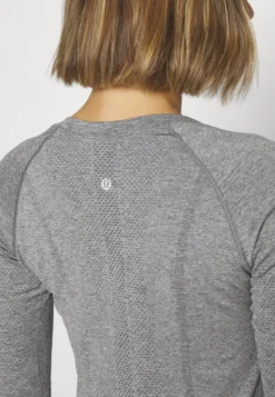 Lululemon Swiftly Tech 2 0Maglietta A Manica LungaSlate White Donna T-shirt E Top LLS41D00S-C11 15 Lululemon Swiftly Tech 2 0Maglietta A Manica LungaSlate White Donna T-shirt E Top LLS41D00S-C11 -ESPRIT Vendite cb9a61282c3846899a7b7f74e3cebda9 scaled