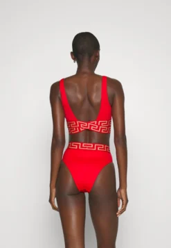Versace TriangleBikini Pezzo SopraRed Donna Moda Mare 1VE81J00S-G11 -ESPRIT Vendite d2608c68f66a4765ac930e858e2ea5c6 scaled