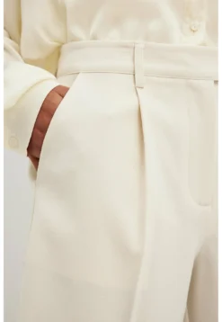 NA-KD Massgeschneiderte- Shorts - Cream -ESPRIT Vendite ddd4a6ea9e5543e0b2a7c266e5ba6324