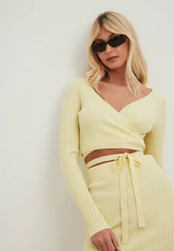 NA-KD Mit Langen Ärmeln Und WickeldetailTopLight Yellow Donna T-shirt E Top NAA21D188-E11 7 NA-KD Mit Langen Ärmeln Und WickeldetailTopLight Yellow Donna T-shirt E Top NAA21D188-E11 -ESPRIT Vendite e0fe0c55cfc746de99ef03c77dc043b2