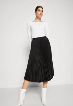 Armani Exchange SkirtGonna A PiegheBlack Donna Gonne ARC21B01N-Q11 -ESPRIT Vendite e1b36942fe2a47fd91b35997f6e22436 scaled