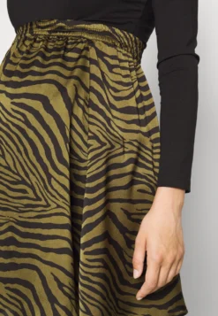 Mamalicious Mlleandra SkirtGonna A TubinoWinter Moss Donna Gonne M6429E05D-N11 -ESPRIT Vendite e5eb3de1f054408985e18af92c6006d9 scaled