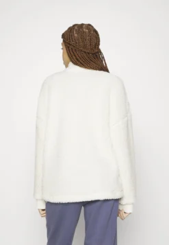 Ellesse DaynorFelpa In PileOff-White Donna Felpe EL921J0A0-A11 -ESPRIT Vendite e74d882de22d4775a7a74a59912bc624 scaled