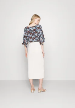 Max Mara Leisure CarniaGonna A TubinoAvorio Donna Gonne M1X21B01A-A11 -ESPRIT Vendite e91c9e6c0f8c49fea9f8baea3cb6f913 scaled