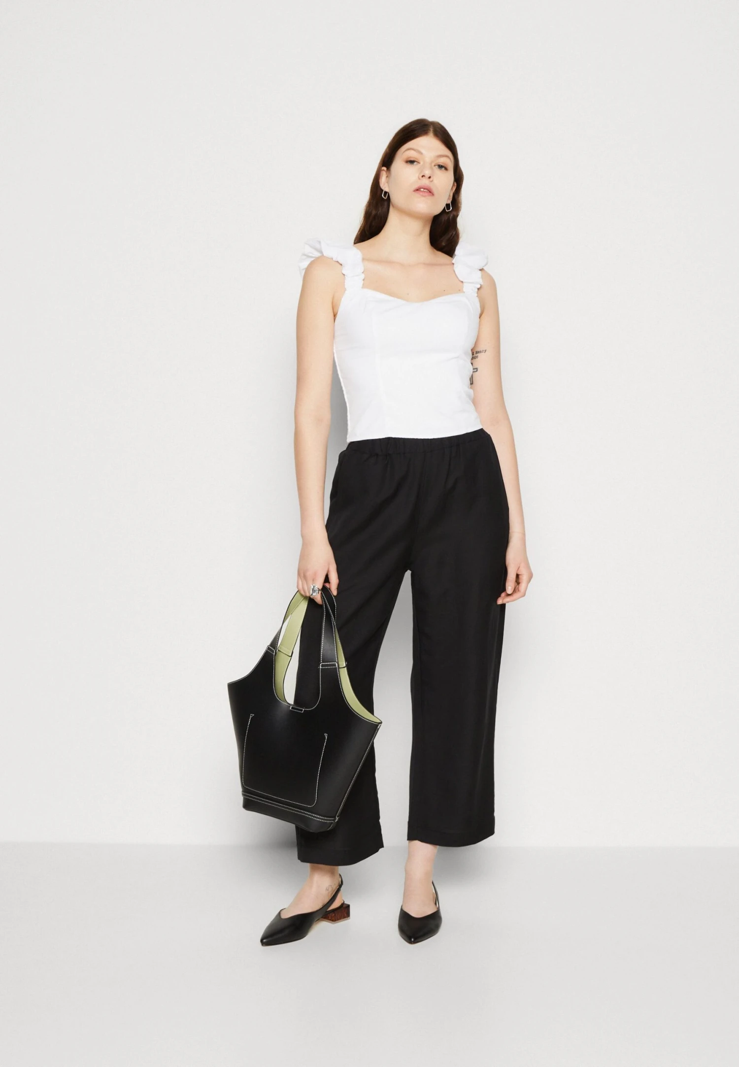 Abercrombie & Fitch Bare Slim Bubble StrapTopBrilliant White Donna T-shirt E Top A0F21E0B5-A11 2 Abercrombie & Fitch Bare Slim Bubble StrapTopBrilliant White Donna T-shirt E Top A0F21E0B5-A11 - immagine 2